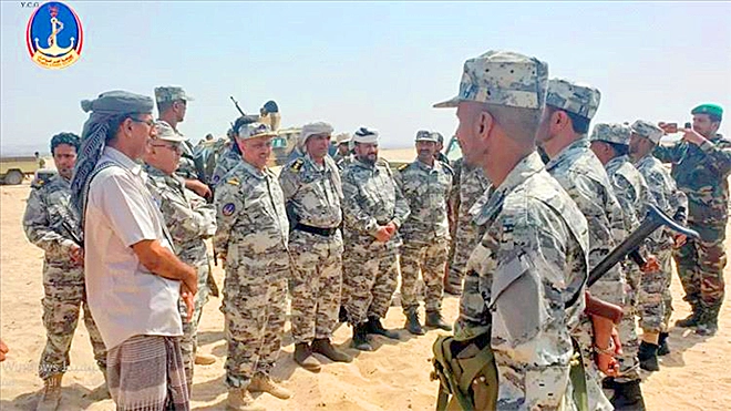 محافظ أبين يناقش مع رئيس مصلحة خفر السواحل سبل تعزيز الأمن البحري